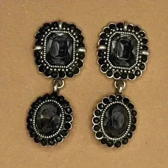 Elegant Dark Stone Earring Duo - Vintage & Minimalist Styles Excellent Condition - Picture 3 of 7